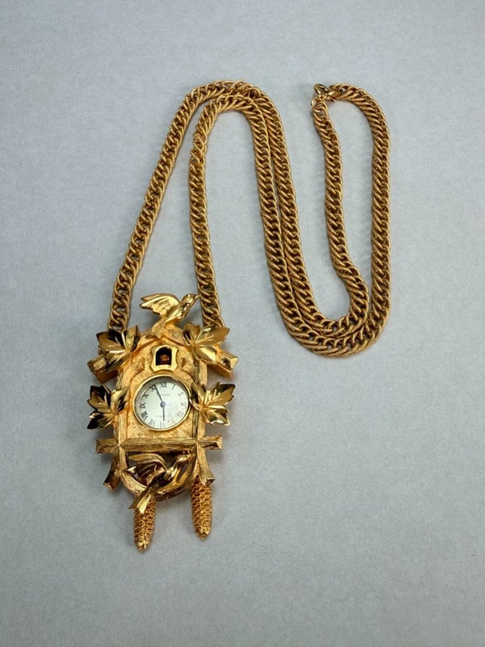Vintage Stunning Trifari Cuckoo Clock Pendant Watch Necklace Gold Tone Birds - Picture 11 of 12